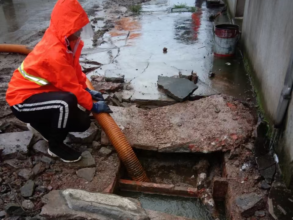 虎门专业清理污水池 炜誉市政以规范流程守护城市 “肠道”